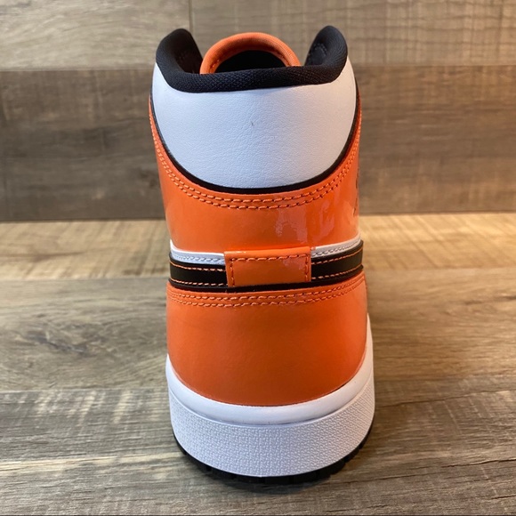 Jordan 1 Mid SE ‘Turf Orange’ - Picture 3 of 6